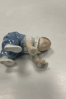 Royal Copenhagen Figur af Kravlende Baby No. 1518