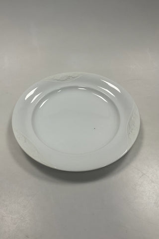 Royal Copenhagen Hvid Magnolia med uglasseret relief Spisetallerken No 625.