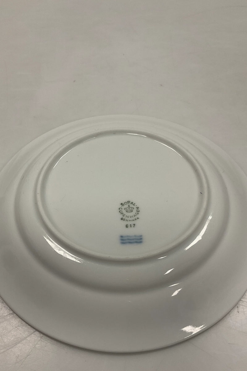 Royal Copenhagen Hvid Magnolia med uglasseret relief Kagetallerken No 617