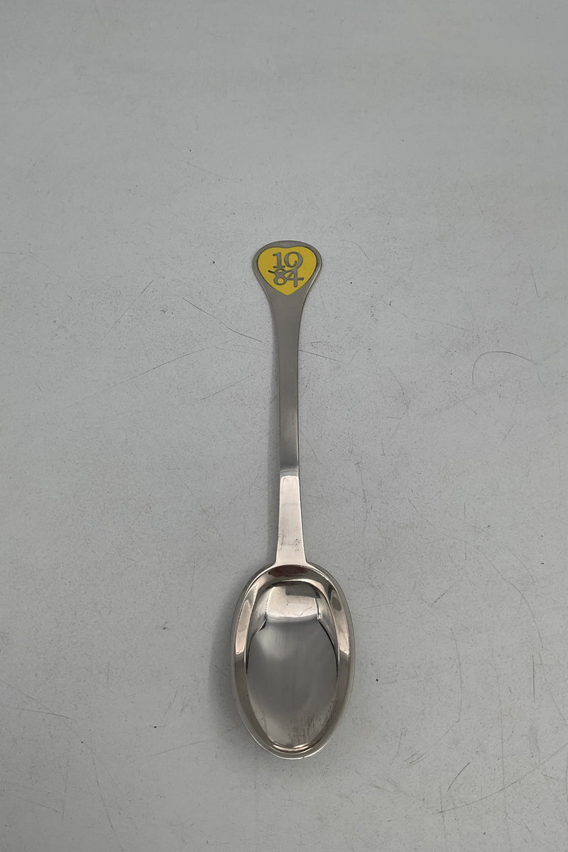 Hans Hansen Sterling Sølv Årsske 1984. Med Hjerte i gul emalje