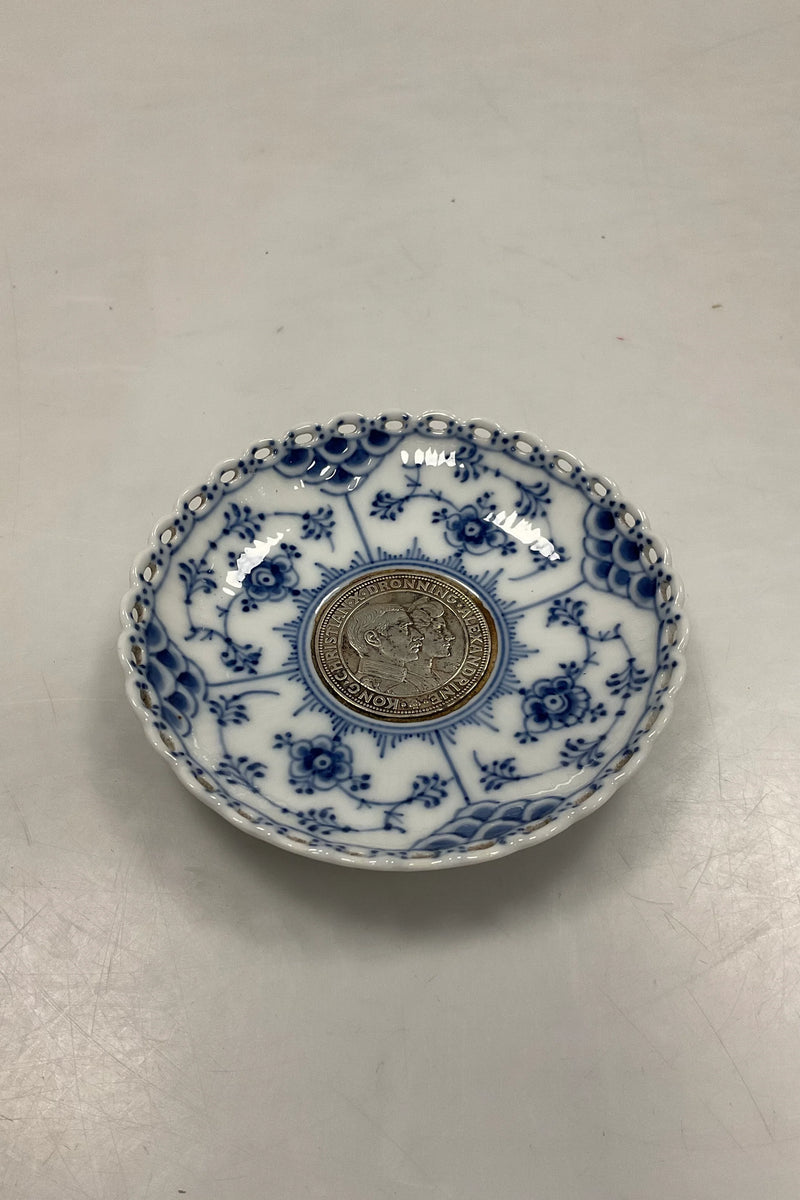 Royal Copenhagen  Musselmalet Helblonde Askebæger / Platte med Sølvmønt No 1/1009