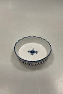 Royal Copenhagen Musselmalet Riflet Flaskebakke No. 390.