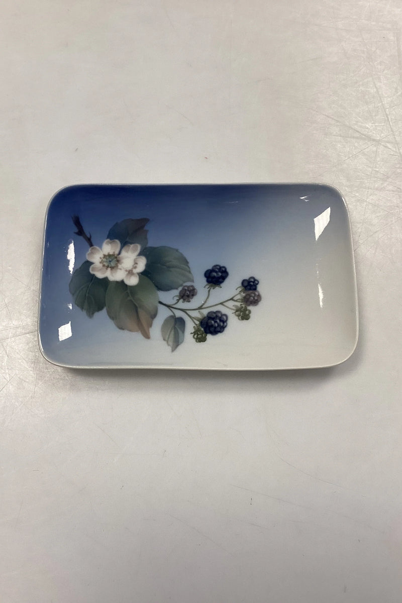 Royal Copenhagen Skål med Brombærgren No. 288/861