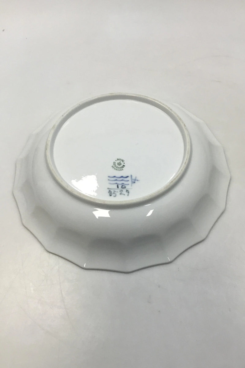 Royal Copenhagen Blå Blomst Kantet flad skål no 8529