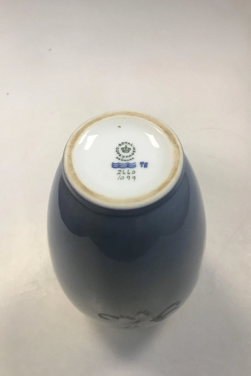Royal Copenhagen Vase No 2660/1099 med Rødbrune og Hvide Blomster