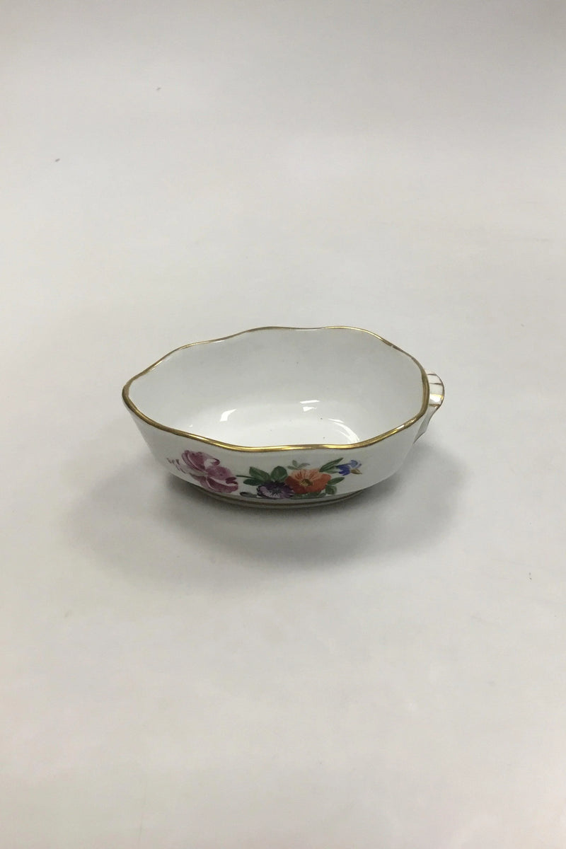 Royal Copenhagen Saxon Flower Light Bee Cell Assiet No 493/2055