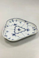 ロイヤルコペンハーゲン ブルーフルーテッドトライアングラーディッシュ No.27