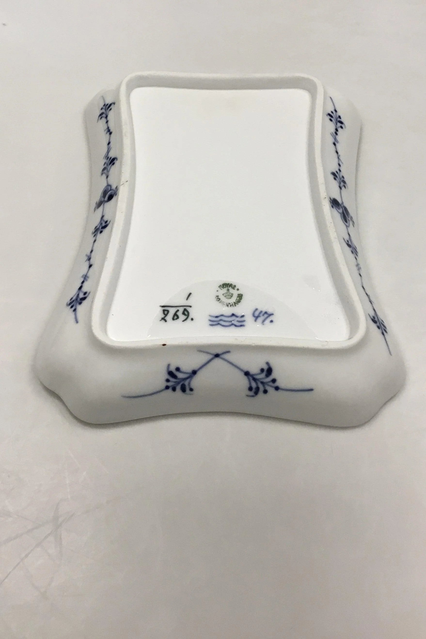 ロイヤルコペンハーゲン ブルーフルーテッドロングトレイ No 269