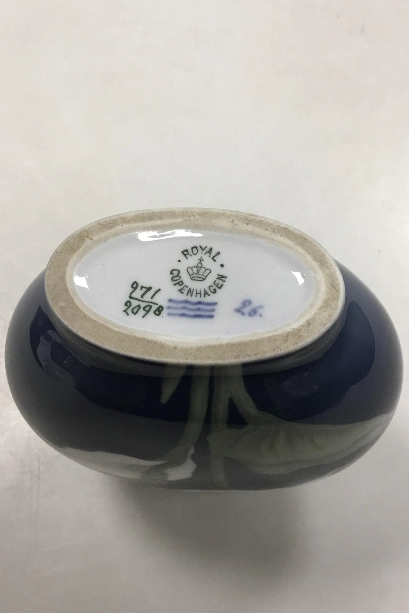 Royal Copenhagen Art Nouveau Vase dekoreret med fredslilje No 271/209B