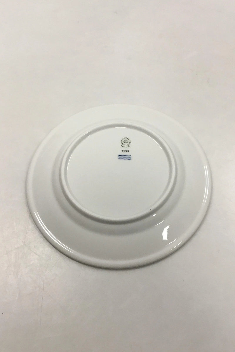 Royal Copenhagen Hotelporcelæn dekoreret med vilde planter Sidetallerken No 6005