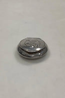 Dänische Pillendose in Silber mit französischer Lijle