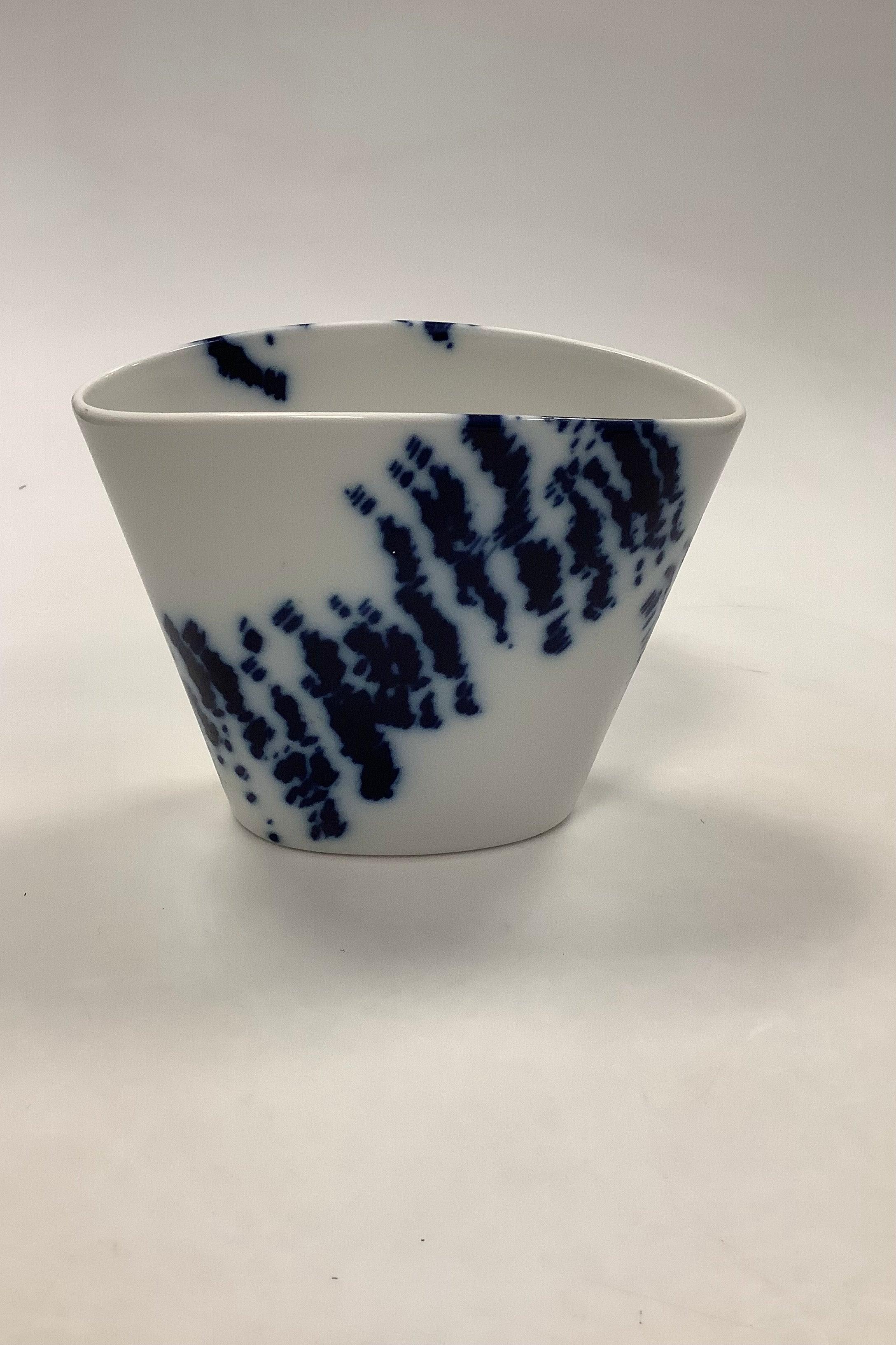 青と白の抽象模様の飯碗Ivan Weiss ロイヤルコペンハーゲン ロイヤルコペンハーゲン モダンベース イワン・ワイス作
