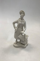 Royal Copenhagen Bode Willumsen Figur af Kvinde med Barnevogn No. 4137 Måler 21cm / 8.27 inch