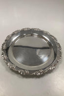 一套12个丹麦镀银盖板，带橡木边缘装饰