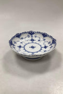 Royal Copenhagen Blaue geriffelte Halbspitzenschale auf Fuß Nr. 511
