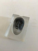 Bertil Vallien for Kosta Boda Todelt Glaskunst med Glas hoved og beholder (askebæger)