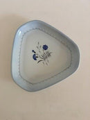 Bing & Grøndahl Demeter / Blå Kornblomst Trekantet Kagefad No 40