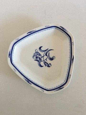 Bing Grondahl周年纪念套装/蓝色康乃馨三角蛋糕碗