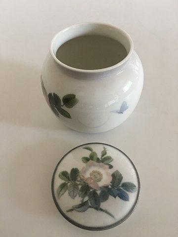 Bing & Grondahl-Deckelkrug Nr. 367/445 mit Blumendekor von Clara Nielsen