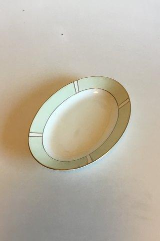 Bing Grondahl第18号椭圆形盘子 507(Herregaard)第18号椭圆形盘子上有绿色装饰和金色的套装