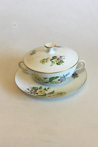 Bing & Grøndahl Saksisk Blomst, Hvid Bouillonkop med låg og underkop No 247