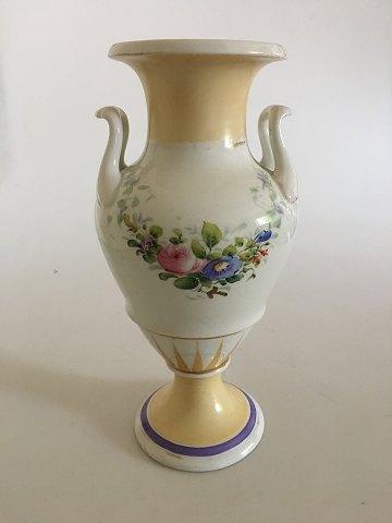 Bing & Grondahl Frühe Vase mit Aufglasurdekor.