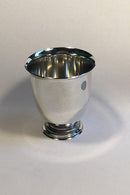 卡尔-M-科尔的银杯在低脚上