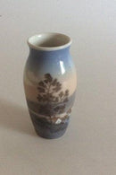 Dahl Jensen 瓷器花瓶，有房子和湖泊图案，编号36