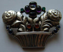 Georg Jensen Broche af sterling sølv, dessin 67, prydet med cabochon ametyster, månesten, grøne agater, citriner og saphirer