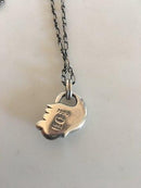 Georg Jensen Sterling Sølv 1999 Årsvedhæng med Rosakvarts og Kæde.