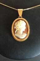 Gold chain in 14K with Camée pendant in 14K