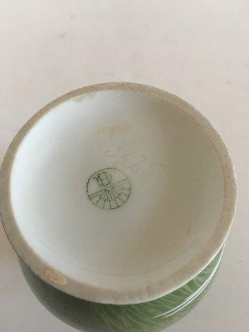 Heubach Art Nouveau Vase med dekoration af to Hvide Fasaner