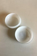 Holmegaard Atlantis Bonbonniere af hvidt glas med blå dekoration