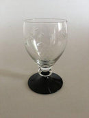 "Jane" Sortfods Rødvinsglas med drueslibning fra Holmegaard