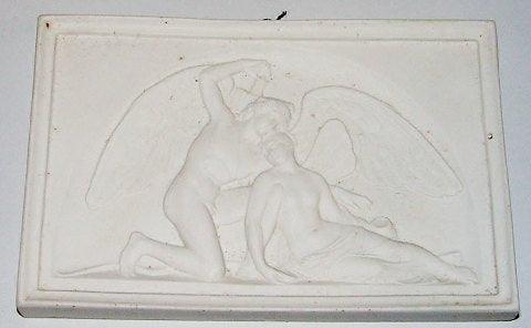 Kgl. Porcelæn Biscuit Platte Amor opvækker den afmægtige Psyche No 78