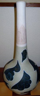 ロイヤルコペンハーゲン 磁器 / 衣類 1919年にスヴェンド・リングが制作したユニークな花瓶です。