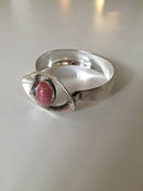 N.E. From ピンクの石を使ったブレスレット