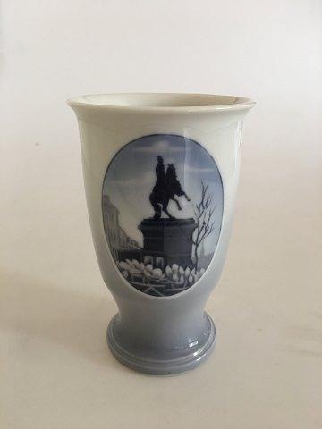 Royal Copenhagen 1932 Rundskuedagen Vase