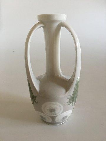 Royal Copenhagen Jugendstil 3 Henkelvase mit Löwenzahn-Motiv Nr. 342/60B