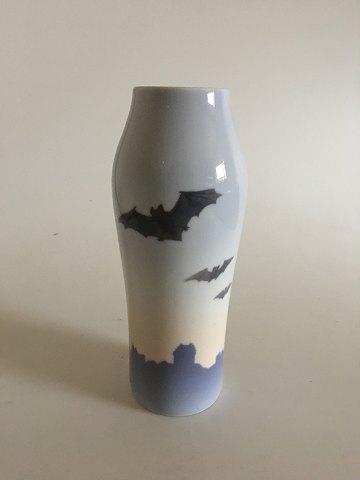 Royal Copenhagen Jugendstil Fledermaus-Vase Nr. 225/232