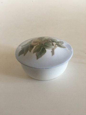 Royal Copenhagen Jugendstil-Deckelschale mit Blumenmotiv Nr. 173/1