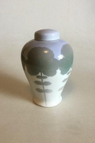 Royal Copenhagen Jugendstil-Deckelvase mit Blattverzierung Nr. 312/53