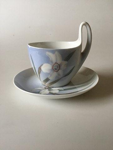 Royal Copenhagen Art Nouveau Kleine hohe Kelle Nr. 81/4 mit Untertasse.