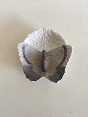 Royal Copenhagen Jugendstil Schale mit Natsvæmmer Nr. 10/16