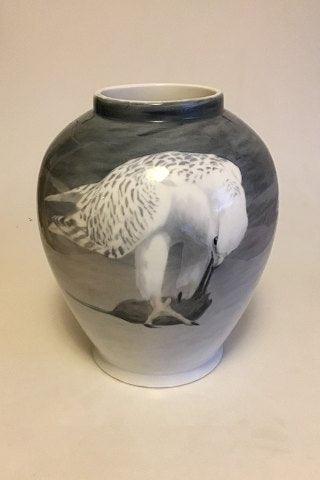 Royal Copenhagen Art Nouveau Unikavase dekoreret med Jagtfalk og rotte No 8984