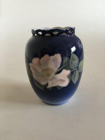 Royal Copenhagen Jugendstil-Vase mit durchbrochenem Rand Nr. 353/160