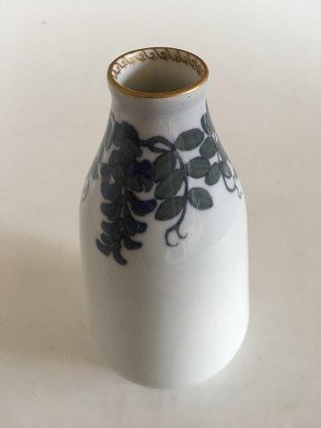 Royal Copenhagen Jugendstil-Vase mit Schmetterling Nr. 2049/1809
