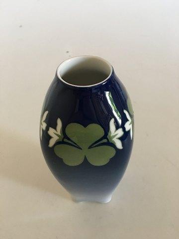 Royal Copenhagen Art Nouveau Vase No. 401/240 med Kløver Dekoration