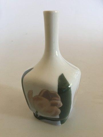 Royal Copenhagen Art Nouveau Vessel Vase No. 215/135 med Tulipan dekoration