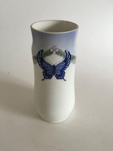 Royal Copenhagen Jugendstil-Vase mit Schmetterlingen 1395/765